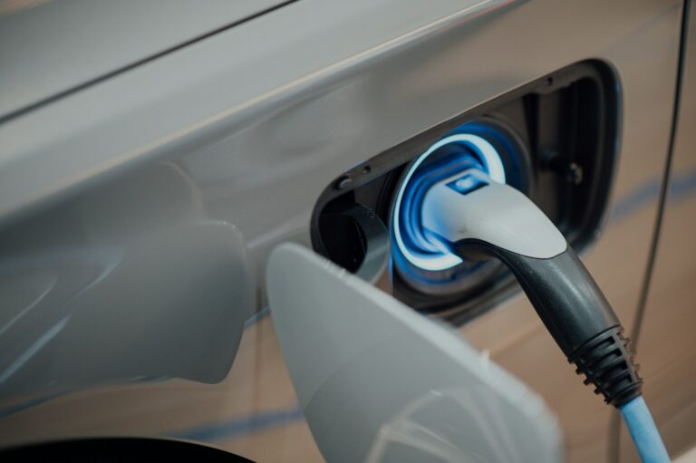 Borne de recharge pour véhicule électrique installée par M.Y.S Enerconnect